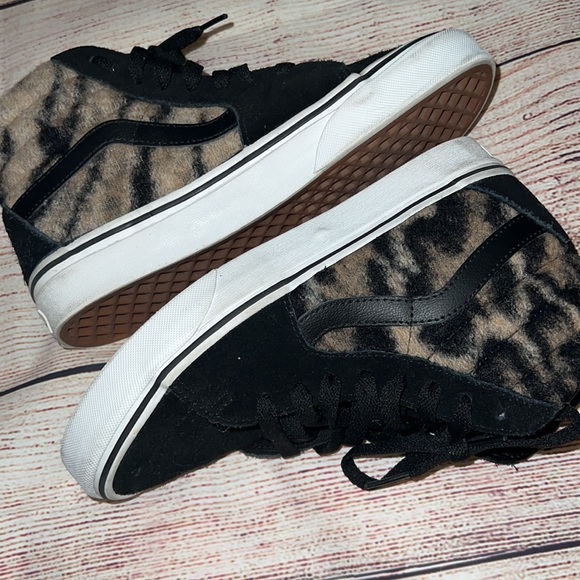 Vans Sk8Hi leopard black sneakers . Size 5.5 - Picture 4 of 13
